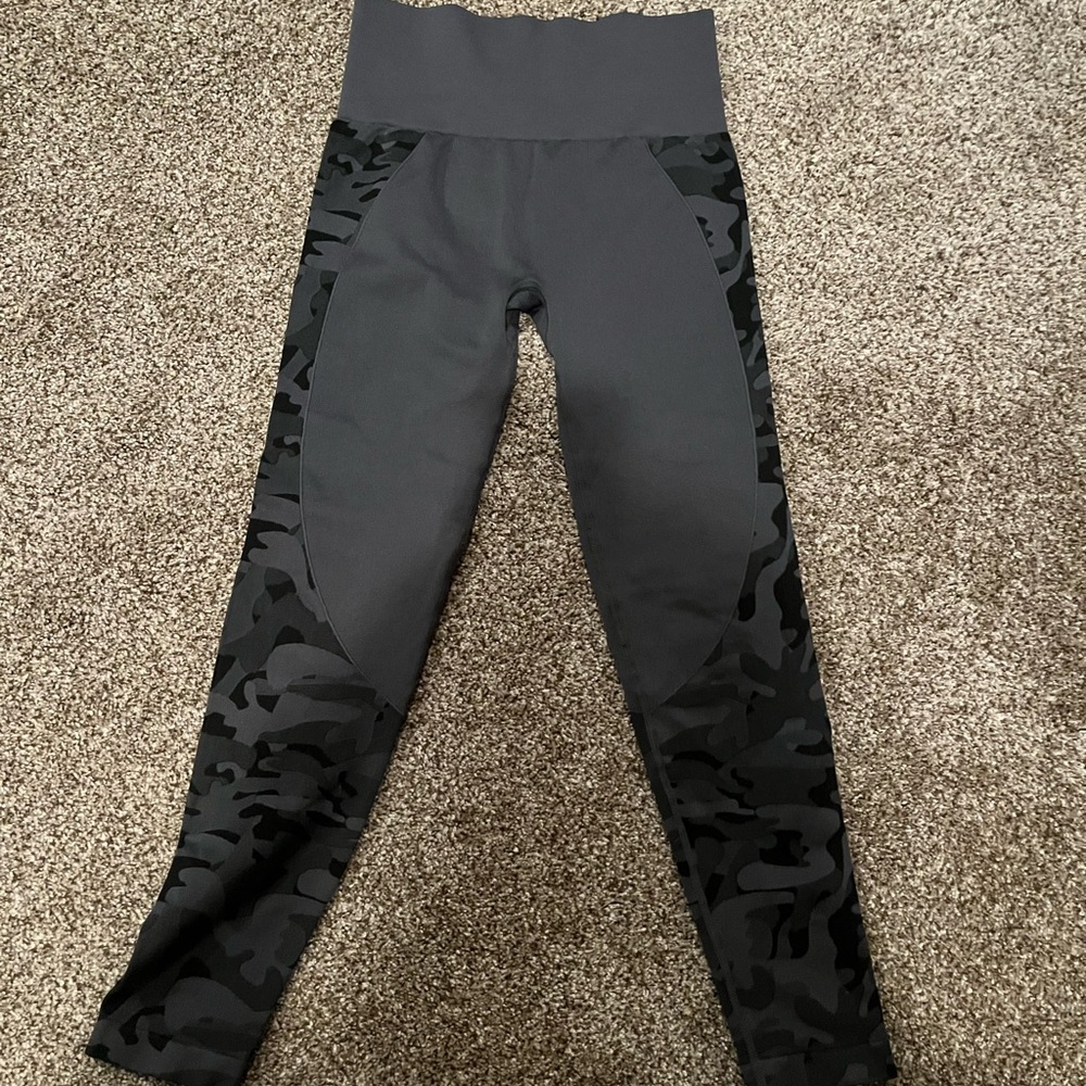 Size M Zyia leggings